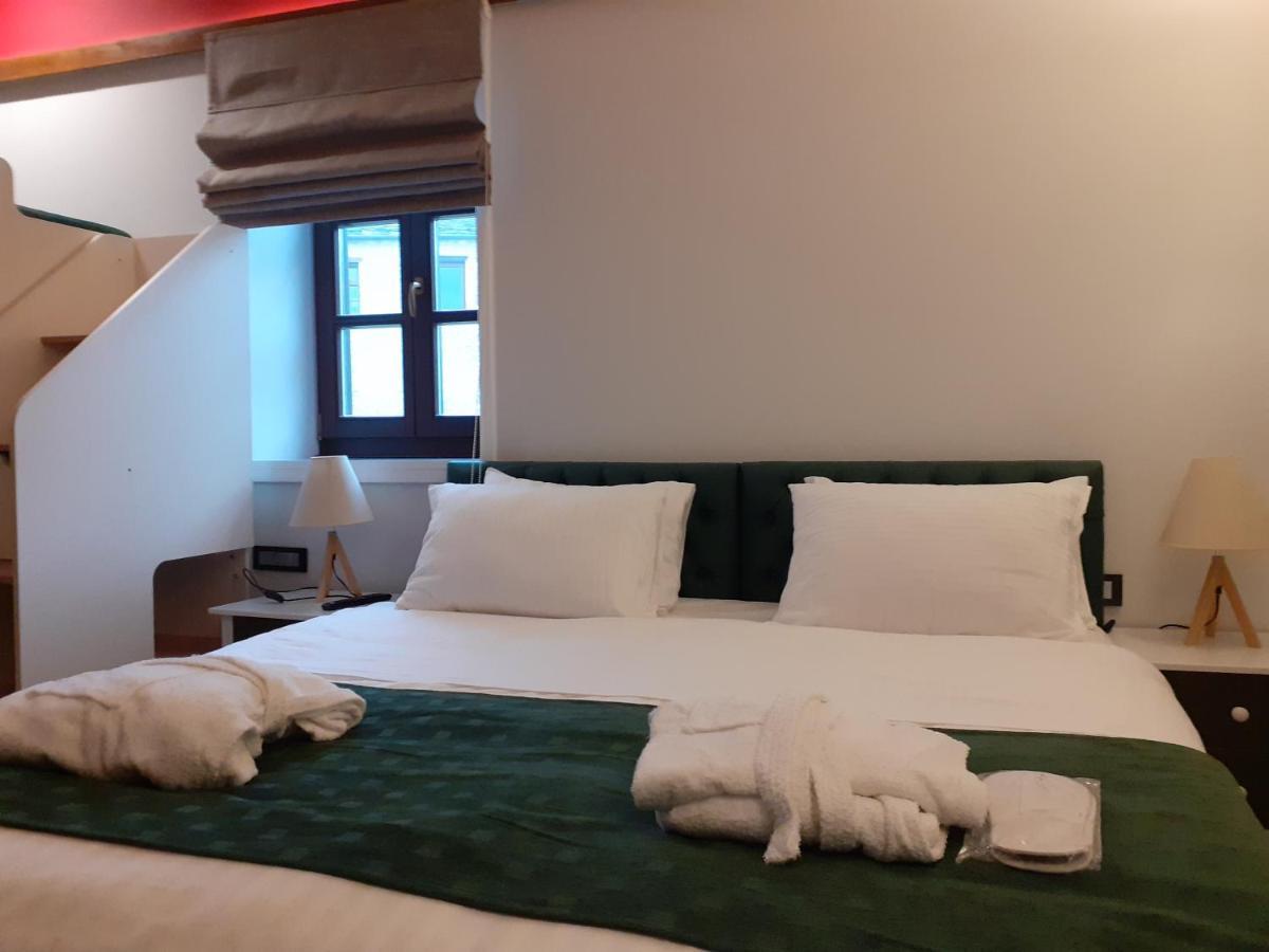 Abi Luxury Villa Monodendri